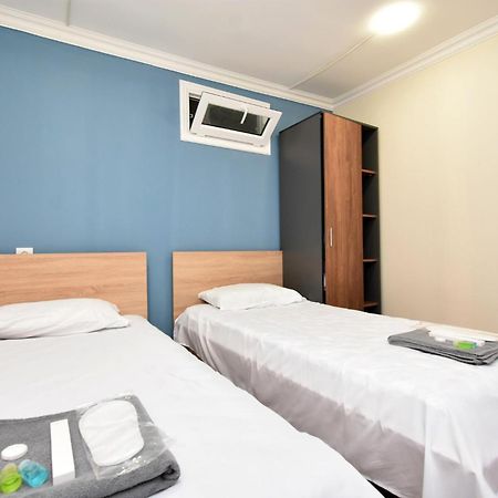 Aaaa Hotell Jerevan Exteriör bild