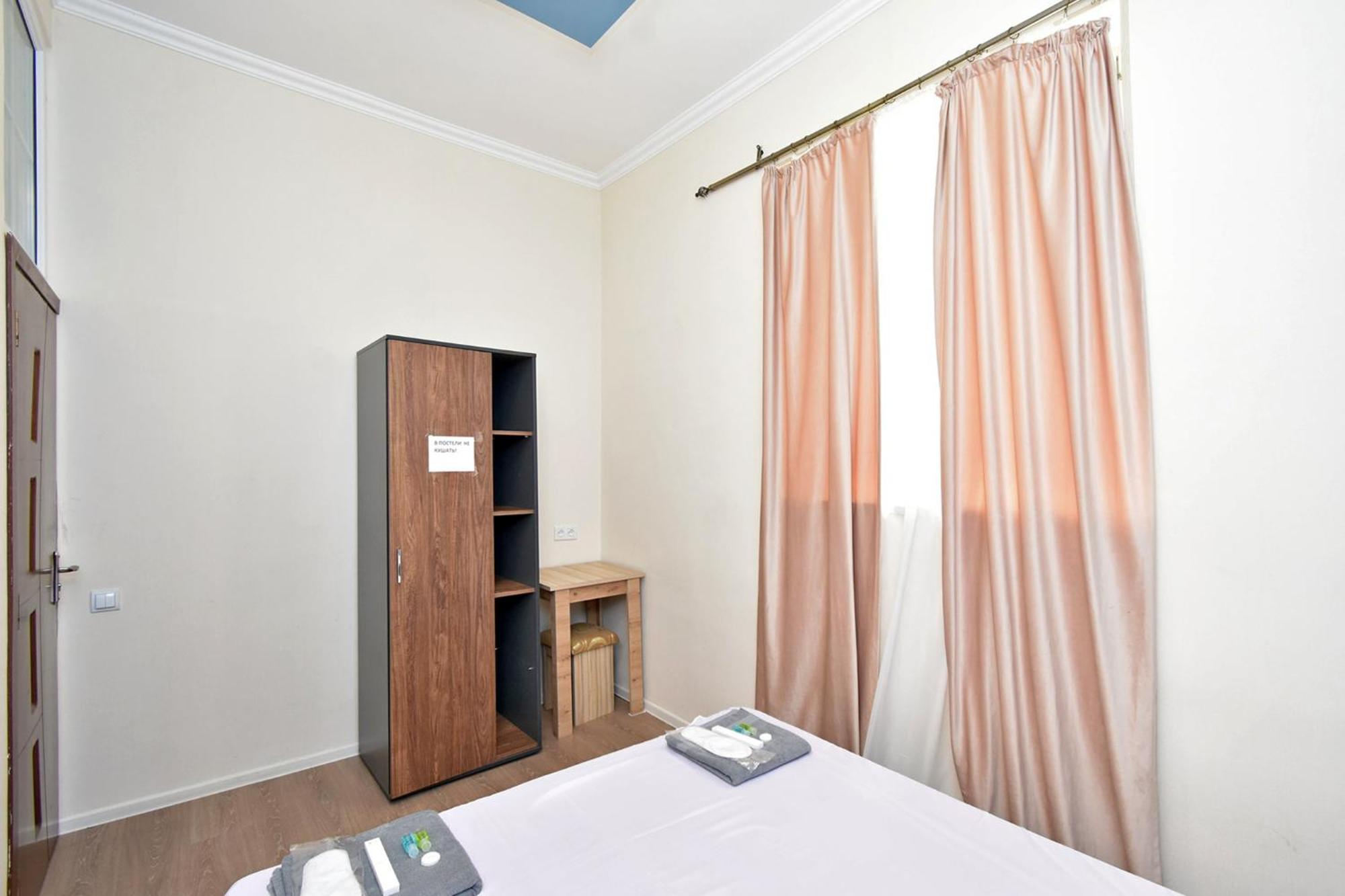 Aaaa Hotell Jerevan Exteriör bild
