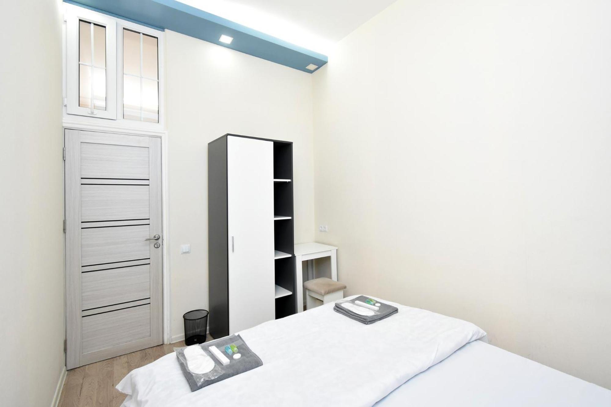 Aaaa Hotell Jerevan Exteriör bild