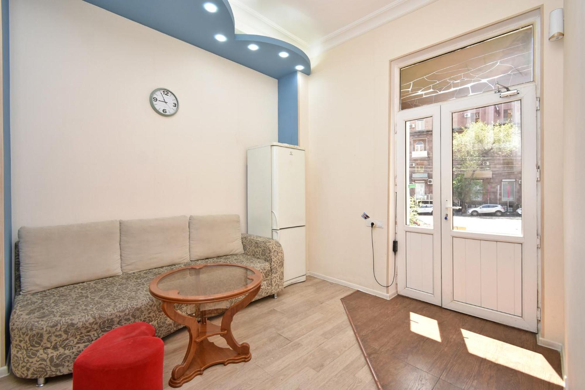 Aaaa Hotell Jerevan Exteriör bild